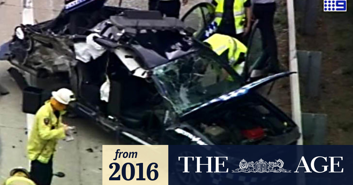 Video Police car crushed by truck